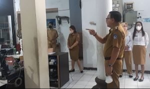 Sidak Disdukcapil, Walikota Bitung Mantiri Geram Temukan Pungli.