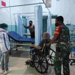 Babinsa Amran Menolong Seorang Ibu Sedang Hamil Tua ke Rumah Sakit
