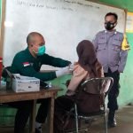 Polsek Ciruas Pam Vaksinasi Covid-19 Untuk Masyarakat Umum Di Desa Penggalang