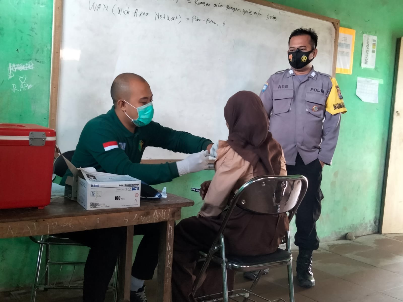Polsek Ciruas Pam Vaksinasi Covid-19 Untuk Masyarakat Umum Di Desa Penggalang 1 IMG 20220122 WA0013 1