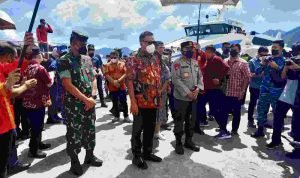 Kapolda Sulut Dampingi Gubernur Kunjungan ke Sitaro, Tinjau Bandara dan Vaksinasi