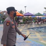 Personel Polsek  Carenang Patroli Dialogis di Tempat Wisata