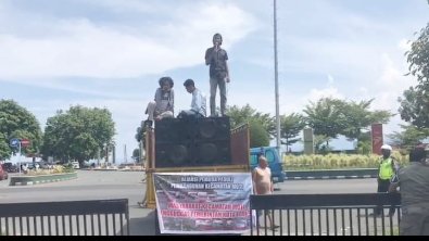 AP3 Duduki Kantor Walikota Ternate, Desak Walikota Segera Perhatikan Insfrastruktur Pulau Moti 1 IMG 000000 000000