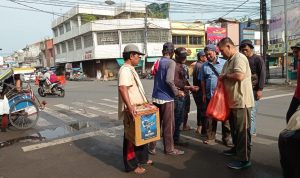 Jumat Berkah, Korem 064/MY Bagikan Nasi Bungkus
