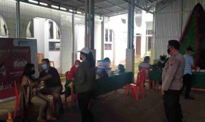 Giat Vaksinasi di Dua Tempat Berbeda Didampingi Polsek Kawangkoan