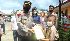 Kapolda Sulut Tinjau Vaksinasi Massal di SD Negeri 85 Manado