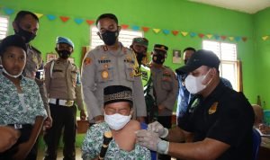 Kapolres Way Kanan AKBP Teddy Rachesna Tinjau Vaksinasi Serentak Merdeka