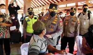 Gelar Vaksinasi di Candi Borobudur, Kapolri: Percepatan di Tempat Wisata yang Interaksi Tinggi