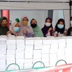 Jum’at Berkah, Warga RT 08 Bagi – bagi Nasi Kotak