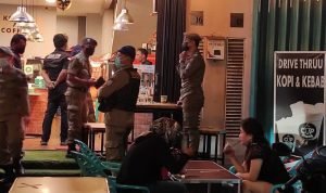 Langgar Jam Operasional PPKM Level 3, Satpol PP Tertibkan Pelaku Usaha