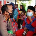 Sebelum Vaksinasi, Kapolres Bungo Hibur Anak Anak TK Yang Akan Divaksin