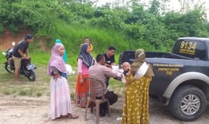 Tingkatkan Herd Immunity, Polsek Cikeusal Gelar Vaksinasi Presisi Door to Door