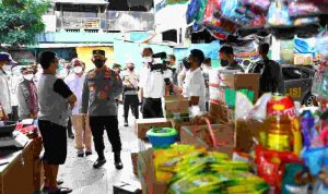 Tinjau Pasar Minggu, Kapolri Pastikan Stok Minyak Curah untuk Warga Aman