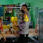 Cek Ketersedian Minyak Goreng Di Warung-warung Masyarakat Oleh Bhabinkamtibmas Polsek Cikeusal