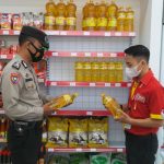 Polsek Carenang Monitoring Ketersediaan Stok dan Harga Minyak Goreng Curah