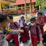 Kapolres Bungo Berikan Motivasi dan Ajak Anak Bercanda Sebelum Divaksin