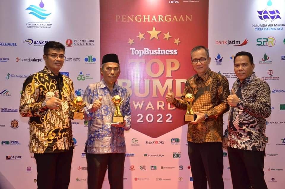 Mantap...PDAM Tirta Muaro sebagai Top BUMD Bintang Empat dan Budhi Irawan sebagai Top CEO BUMD 2022 1 FB IMG 1651028999860