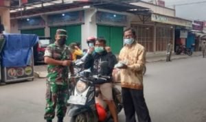 Puasa Pertama, Koramil 11 Pasar Kemis Tidak Kendor Operasi PPKM di Kuta Bumi