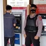 Berikan Rasa Aman petugas pengisian mesin ATM, Personel Sat Samapta Polres Serang Lakukan Pengawalan