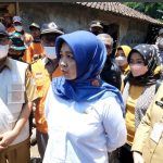 Teti Anggota DPR RI Kunjungi Lokasi Bencana Dan Siapkan Lahan Untuk Relokasi Tiga Rumah
