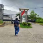 Miris! Kawasan Industri Bitung Pasang Bendera Merah Putih Lusuh dan Robek