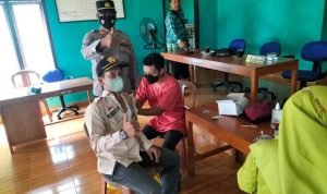 Pemerintah Kampung Karya Maju Bekerjasama Dengan UPT Puskesmas Gelar Vaksin