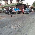 Polsek Carenang Polres Serang Melaksanakan Strong Point Sore Pengaturan Lalin di Simpang Tiga Pamanuk