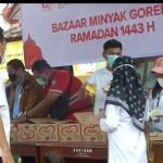 Indah Kiat Gelar Bazar Minyak Goreng Murah Warga Kragilan Sambut Baik