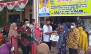 Walinagari Koto Baru Jolli Eriadi Salurkan Bantuan BLT DD, ini Harapannya