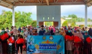 Ramadhan Berbagi, TP PKK Kabupaten Way Kanan Bagikan Paket Sembako