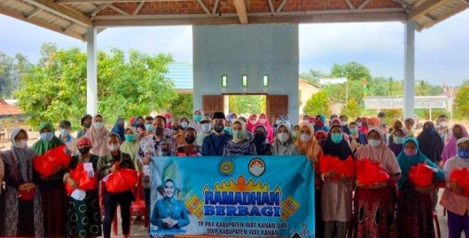 Ramadhan Berbagi, TP PKK Kabupaten Way Kanan Bagikan Paket Sembako 1 IMG 20220424 WA0001