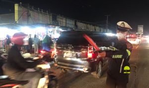 Antisipas Kemacetan di Pasar Tumpah Tambak, Satlantas Polres Serang Sigap Pengaturan Arus Lalulintas 4 IMG 20220425 WA0098