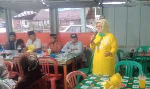 Gelar Buka Bersama, Sitti Izzati Azis Hadiri Undangan Walinagari Balah Aie