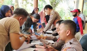 Polsek Sobang Polres Lebak Melaksanakan Pembagian  uang Tunai kepada BTPKLWN