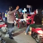 Antisipasi Kemacetan, Personel Pos Pam Tambak Polres Serang Laksanakan Gatur Lalin