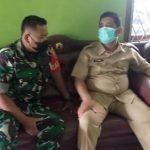 Babinsa Sertu Afwan Beri Himbauan Tentang Prokes ke Staf Kelurahan dan Warga