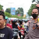Salut…Kapolres Bungo AKBP Guntur Saputro Atasi Kemacetan di Jalinsum dengan Turun ke Jalan