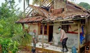 Angin Puting Beliung Hancurkan Rumah Warga Kecamatan Gunung Kencana