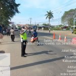 Personel Pos Yan Modern Polres Serang Laksanakan Gatur Lalin Arus Balik Ops Ketupat Maung 2022