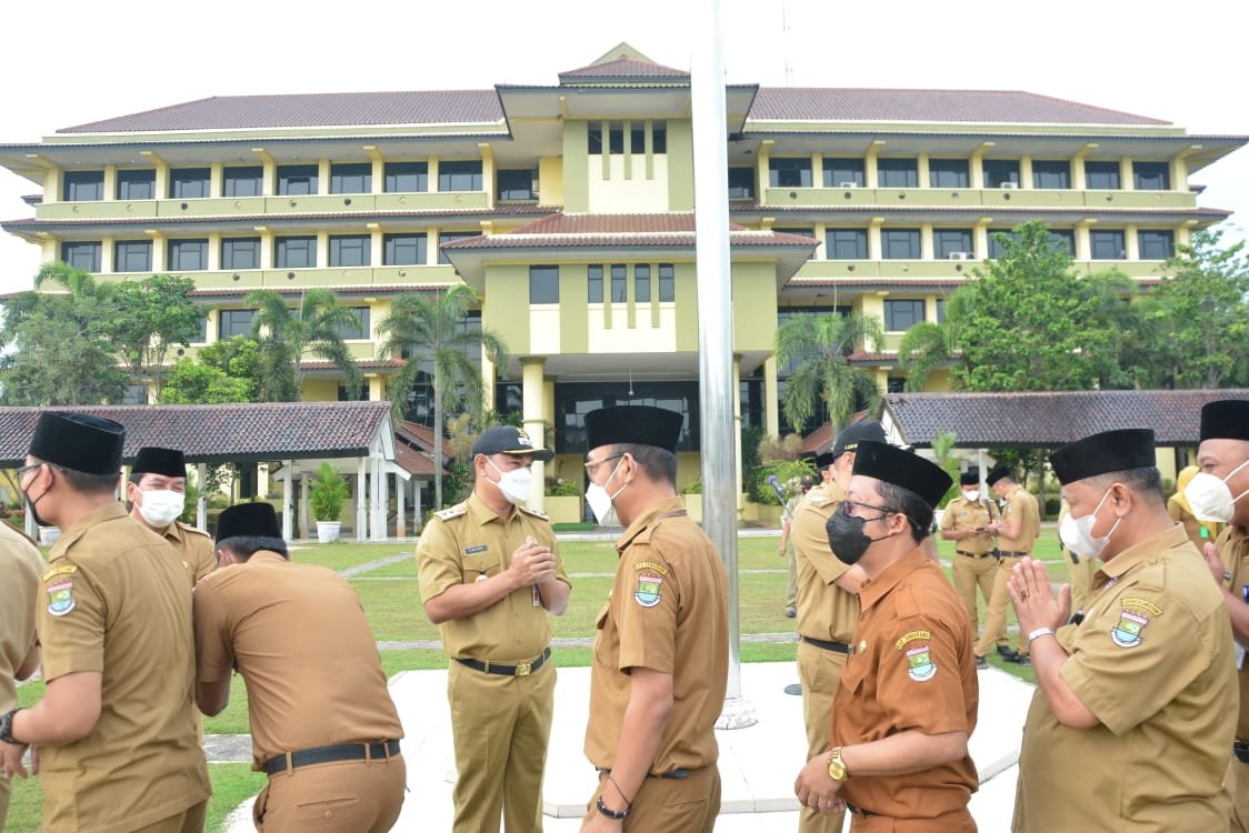 Hari Pertama Masuk Kerja Bupati Pimpin Apel Pagi 1 IMG 20220509 WA0021 1