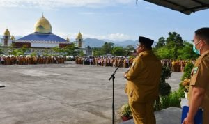 Hari Pertama Masuk Kerja, Bupati Suhatri Bur Pimpin Apel Gabungan ASN