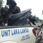 Terjadi Laka Lantas, Anggota Satlantas Polres Serang Evakuasi 3 Kendaraan Korban