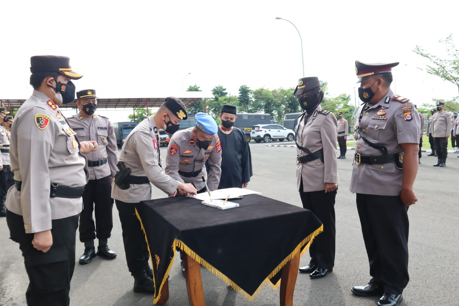 Kapolres Serang Pimpin Upacara Serah Terima Jabatan Kasat Binmas 1 IMG 20220512 WA0014