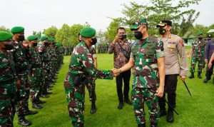 Danrem 071/Wijayakusuma Hadiri Upacara Pengantar Tugas Satgas Pamwil Obvitnas PT. Freeport Indonesia Yonif 405/SK