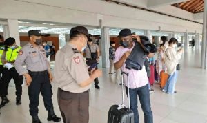 Pelayanan Humanis Personil Sub Satgas Shuttle Bus Bandara