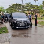 Personel Polres Serang Pam Jalur Rombongan Wapres RI Menuju Pantai Lontar