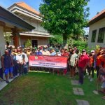 Luar Biasa, Ikatan Keluarga Besar Timor Gianyar Laksanakan Giat Kerja Bakti di Desa Keramas