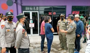Tegas, Personil Polres Serang Bersama Satpol PP Kabupaten Segel THM