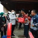 Bupati Bungo Berikan Bantuan kepada Warga Korban Kebakaran