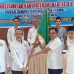 Mewakili Bupati Suhatri Bur Kadis Dagnakerkop dan UKM Buka Muskab ke VII Kadin Padang Pariaman